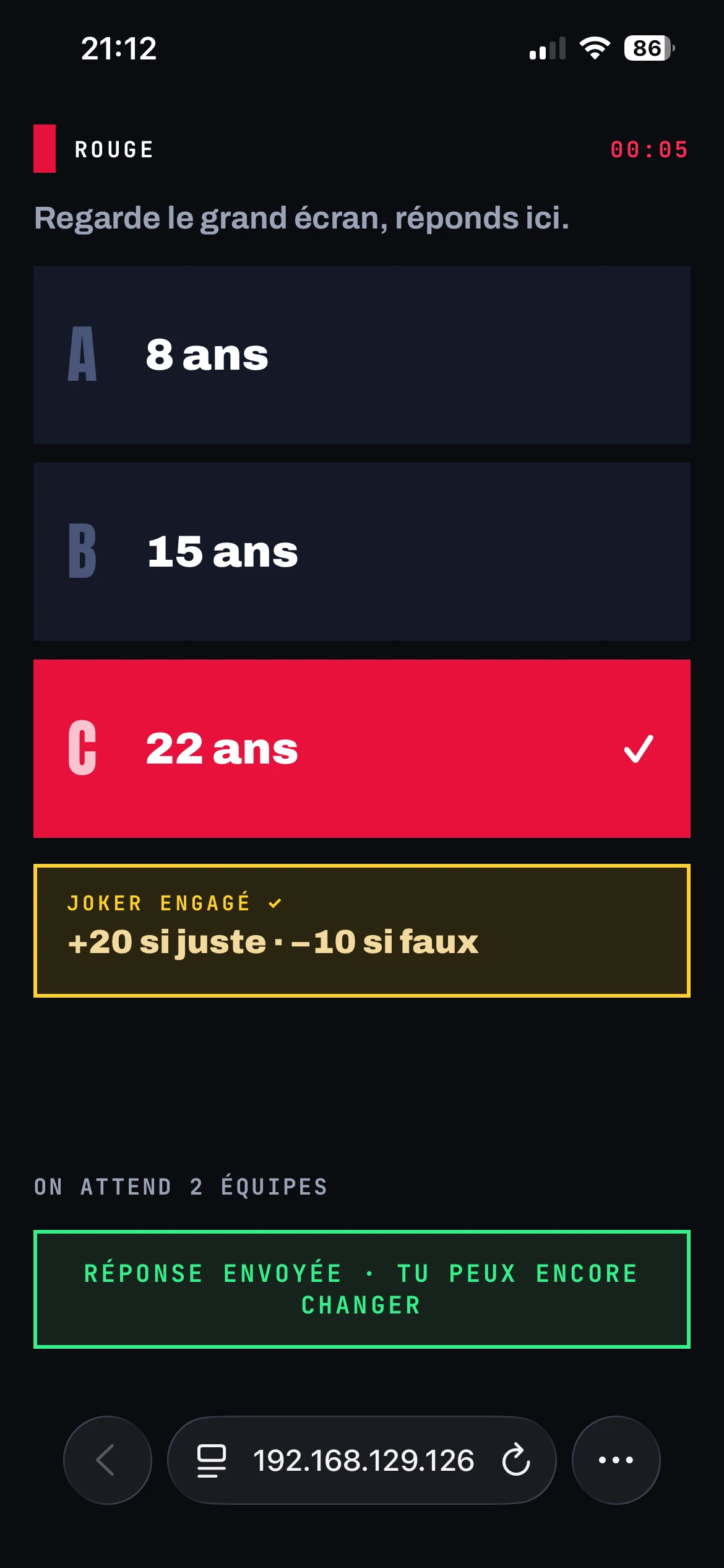 A multiple-choice answer screen with 22 years selected, a joker worth plus twenty or minus ten points, and confirmation that the answer was sent and can still be changed.