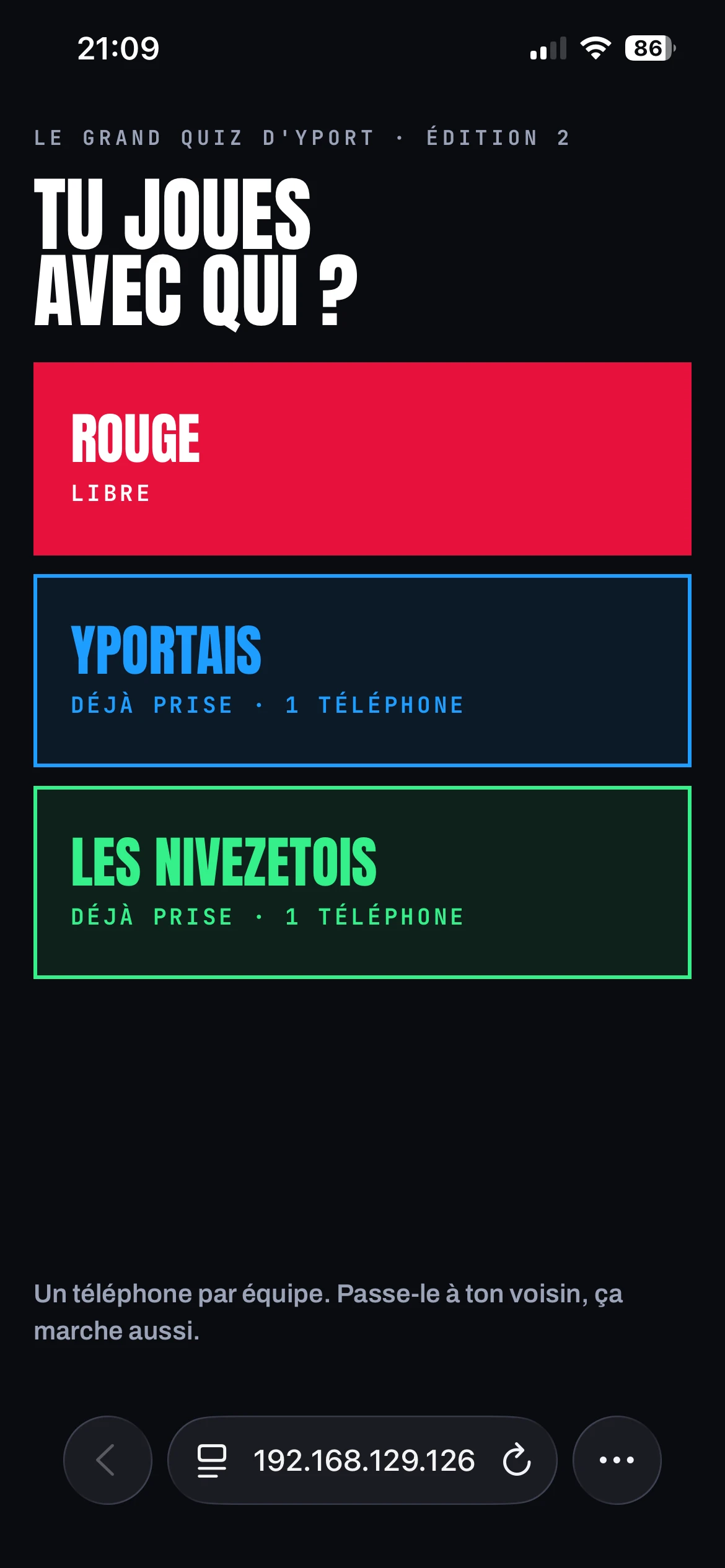 Team selection on the phone: Rouge is available; Yportais and Les Nivezetois already have a connected phone.